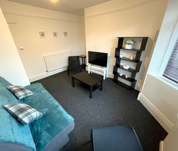 1 bedroom in a house share to rent - Photo 3