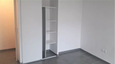 location Appartement T3 DE 63.99m² À COLOMBES - Photo 3
