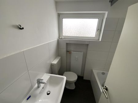 Einzugsbereite 3-Zimmer-Wohnung mit Balkon und neuem Badezimmer in Lüdenscheid-Brügge! - Photo 4