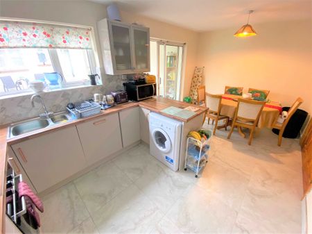 Room Rental - Ashfield Grove, Huntstown, Dublin 15 - Photo 5