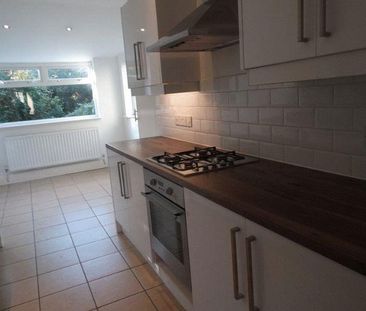 4 bedroom semi-detached house to rent - Photo 5