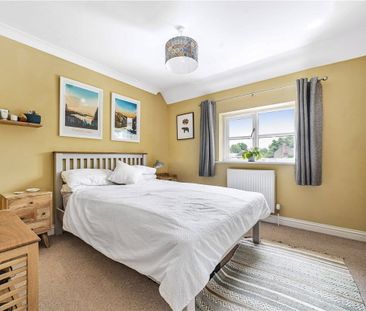 Beautifully presented three bedroom house in a quiet cul de sac. - Photo 3