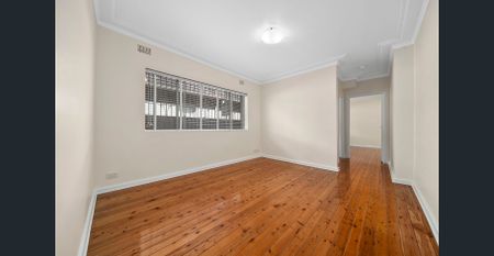 Light Filled Apartment In Quiet Convenient Location - Photo 3