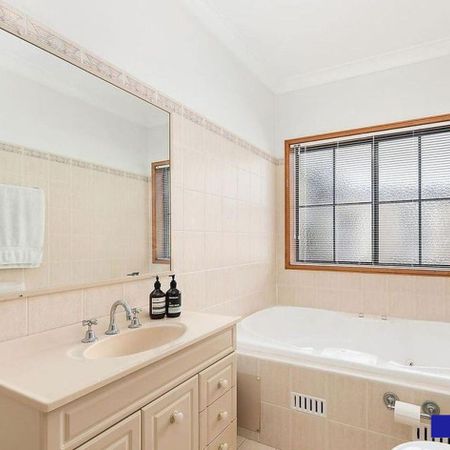 STROLL TO CAFES, RESTAURANTS OR POPULAR BEACH - Photo 3