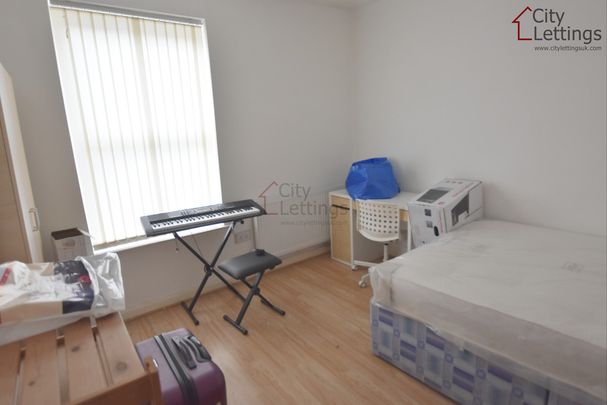 2 Bedroom Mid Terraced House - Photo 1