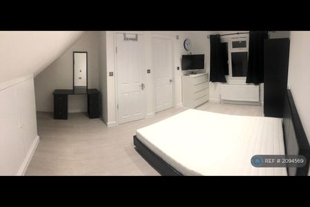 1 bedroom in a house share to rent - Photo 3