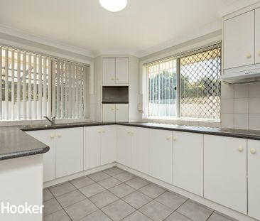 Spacious 3-Bedroom Home with Double Garage in South Tamworth - Photo 4