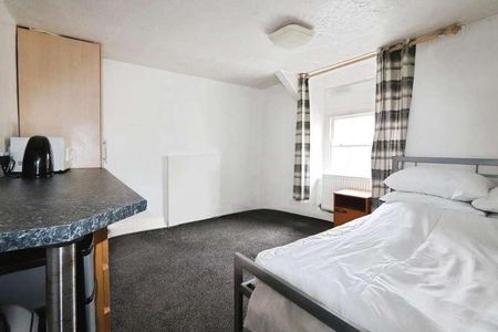 Room In Nelson House Goat Street Haverfordwest, SA61 - Photo 4
