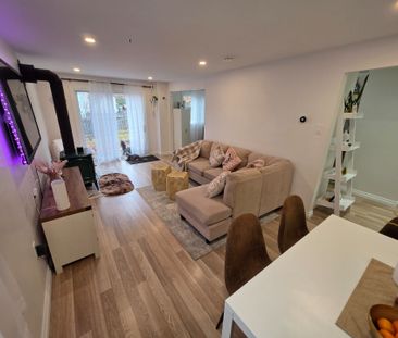 For Lease - 54 Shakespeare Crescent, Barrie, Ontario - Photo 3