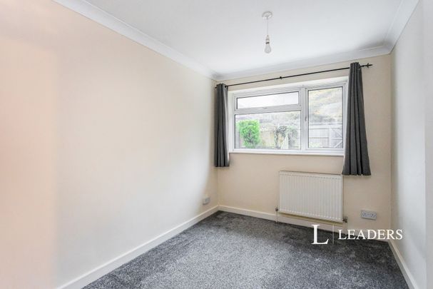 2 bedroom house to rent Hoblands, Haywards Heath, West Sussex, RH16 - Photo 1