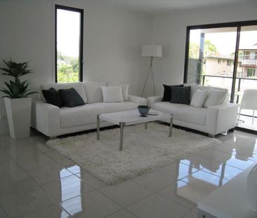 Spacious townhouse in convenient location - Photo 1