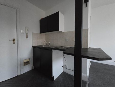 Studio to rent - Photo 2