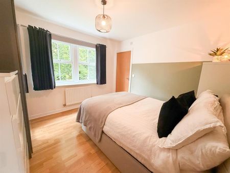 3 bedroom flat to rent - Photo 3