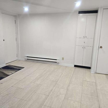 2 1/2 Iberville coin Hochelaga - Photo 4