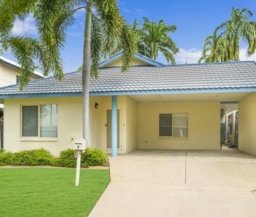 SPACE, STYLE & SERENITY IN DURACK - Photo 4