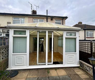 2 bedroom property to rent Mill Lane, ME5 - Photo 3