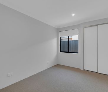 Five Bedroom Home in Madora Bay - Photo 5