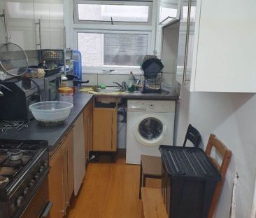 Room in a Shared House, Ilford, IG1 - Photo 3