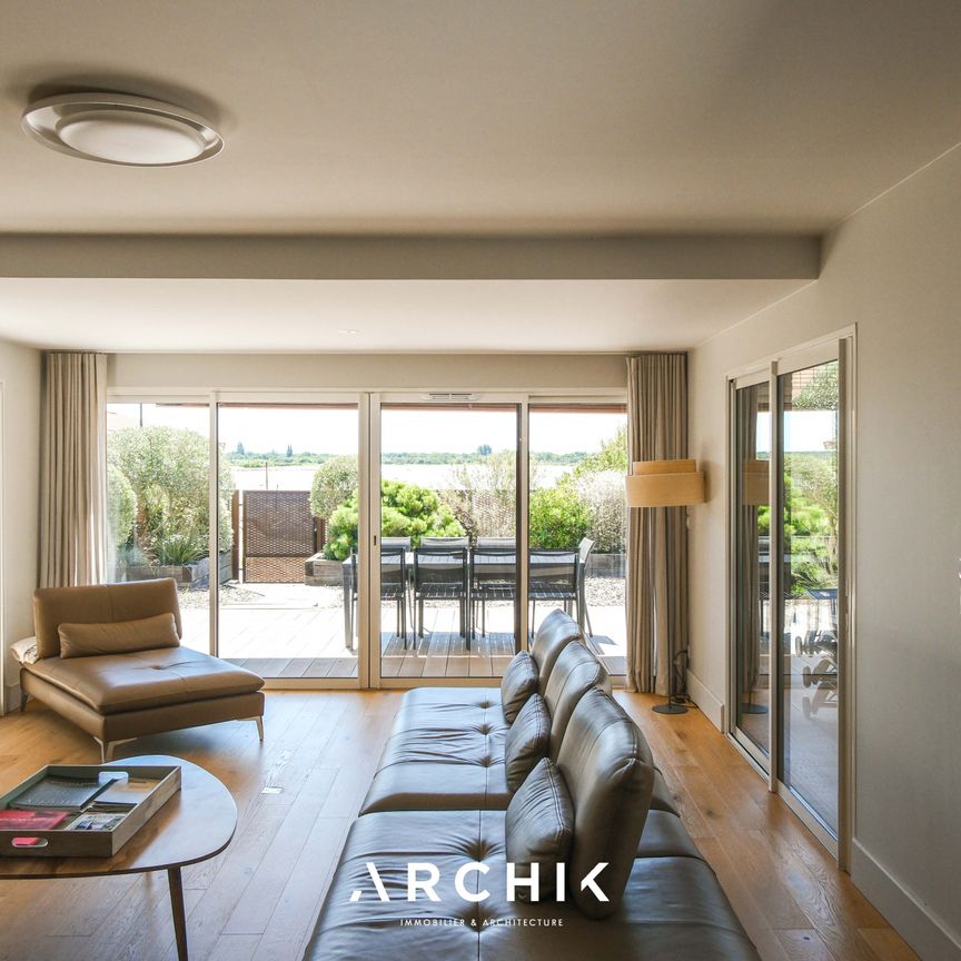 Architecture contemporaine, cette petite copropriété de 3 lots construite en 2020 et située en première ligne accueille un appartement de 140 m2 ouvert sur un beau jardin privatif d'environ 150 m2 en plein coeur du quartier de l'Aiguillon. - Photo 1