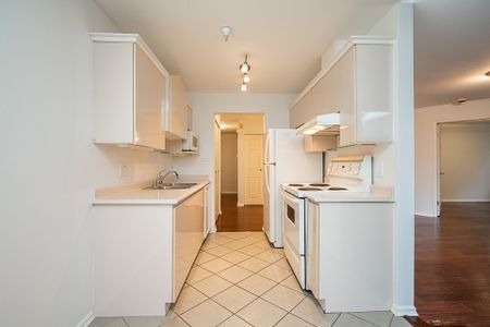 Spacious 2 Bedroom Garden Suite in Kitsilano! - Photo 5