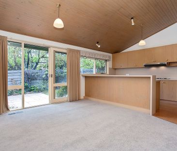 Great Location in Surrey Hills - Photo 3