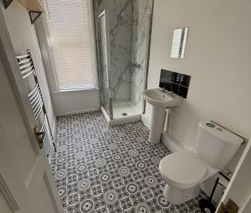 6 bedroom terraced house to rent - Photo 3