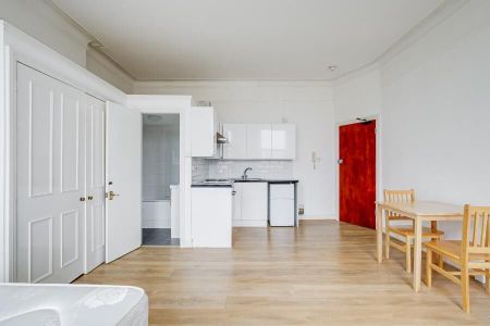 Studio Flat To Let - Photo 4