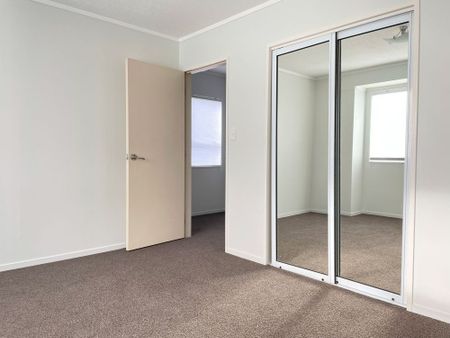 2 Bedroom in sunny Stokes Valley entrance - Photo 5