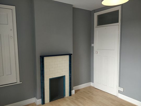 3 Bed Maisonette, Fieldview, SW18 - Photo 1