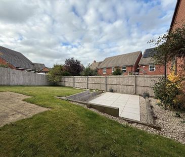 4 bedroom detached house to rent - Photo 3
