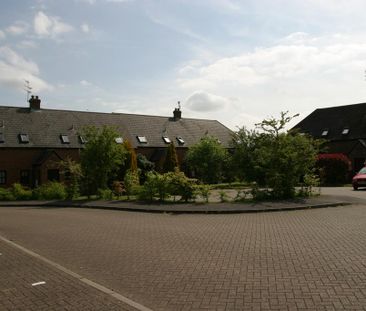 2 bedroom ground floor flat to rent - Photo 2