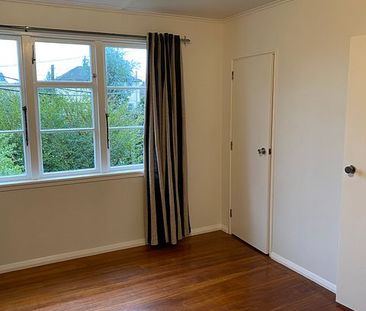 Tidy 2 Bedroom with large backyard - Photo 5