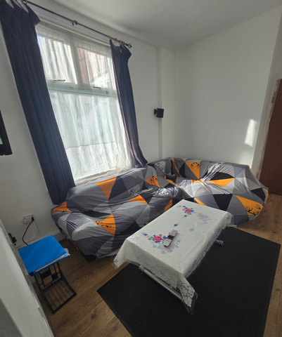 5 Bed Student Accommodation - Photo 2