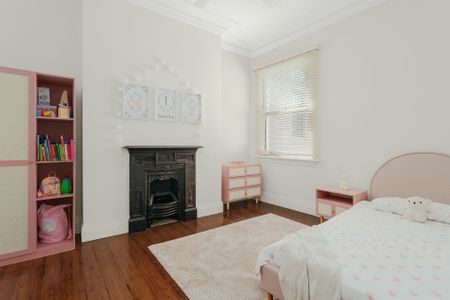 Luxuriously Elegant Victorian Terrace - Photo 3