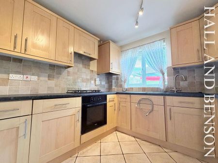 3 bedroom semi-detached house to rent - Photo 4