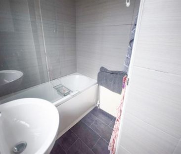 2 Bedroom End Terrace To Let - Photo 5