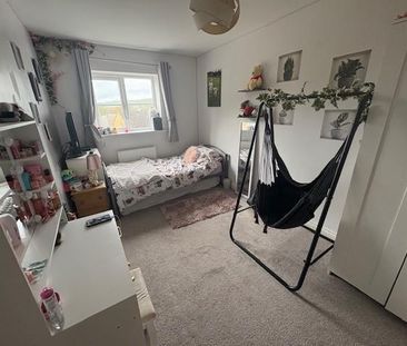 4 bedroom semi-detached house to rent - Photo 4