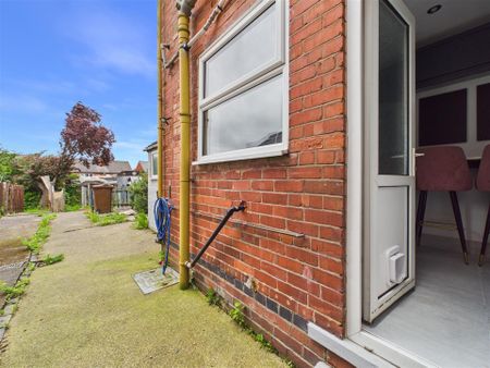 2 bedroom Terraced House to rent - Photo 2