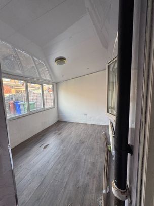 5 Bed Semi-Detached House, Goring Avenue, M18 - Photo 1