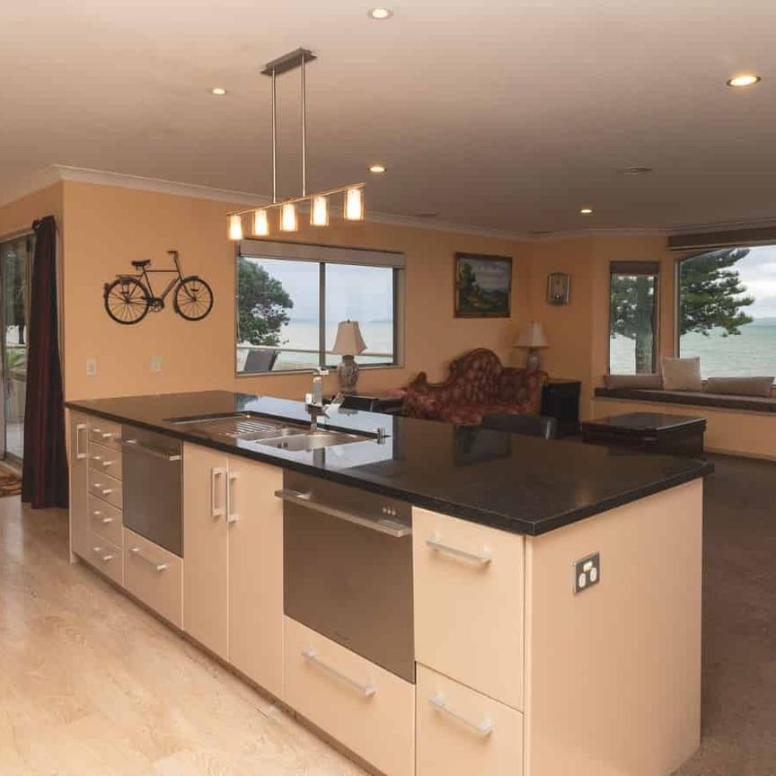 Pristine and Perfect Beachside Residence - Photo 1