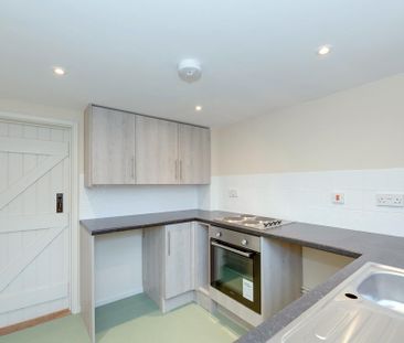 2 bedroom end of terrace house to rent - Photo 3