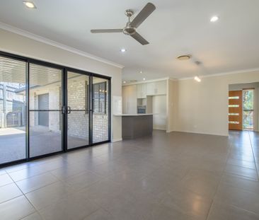 STYLISH EXECUTIVE GEM IN KIRKWOOD - Photo 2