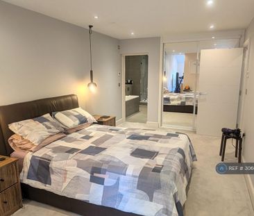 1 bedroom in a flat share to rent - Photo 5