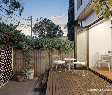 Beautifully renovated home in peaceful pocket - Photo 4