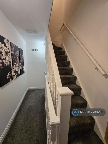 1 bedroom in a house share to rent - Photo 4