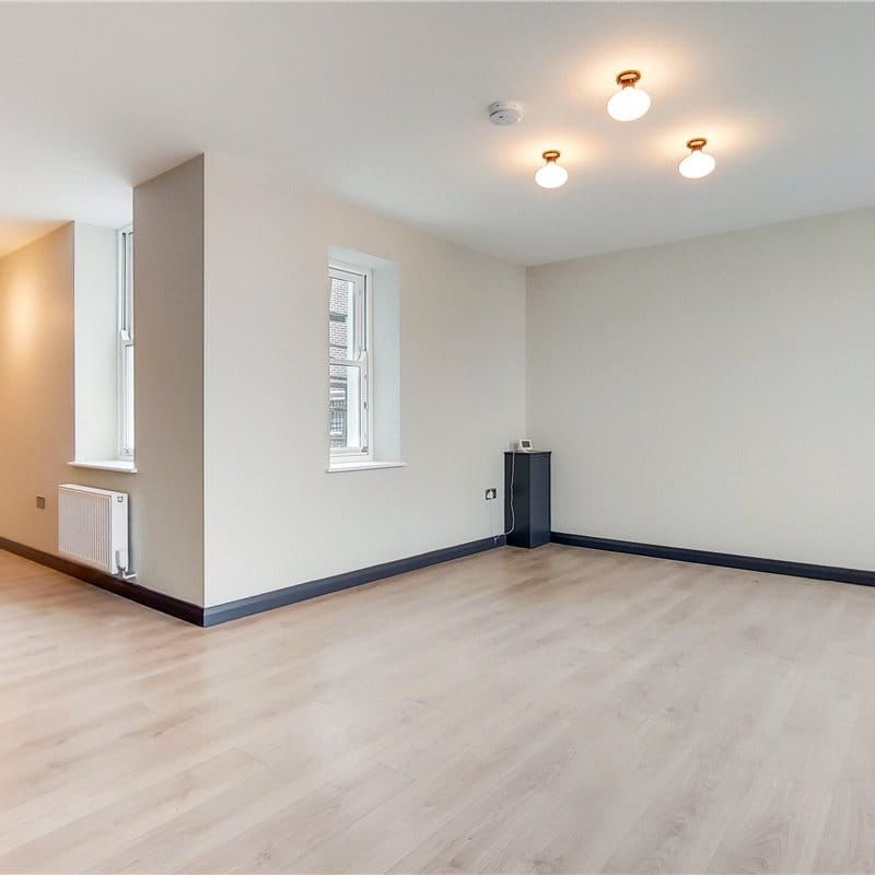 A stunning two double bedroom apartment set over two floors and located on Marylebone High Street. - Photo 1