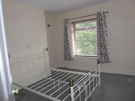 3 bedroom terraced house to rent - Photo 4