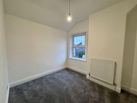 3 bedroom end of terrace house to rent - Photo 4