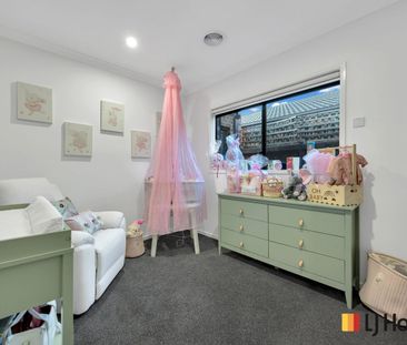 Modern Family Living with Space, Style & Entertaining Appeal - Photo 4