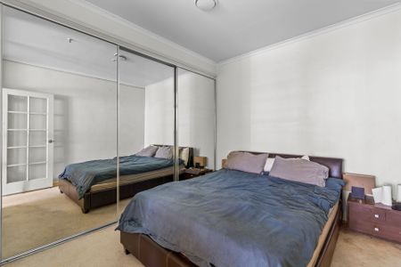 Prime St Kilda Road Location - Move-In Ready Apartment - Photo 5